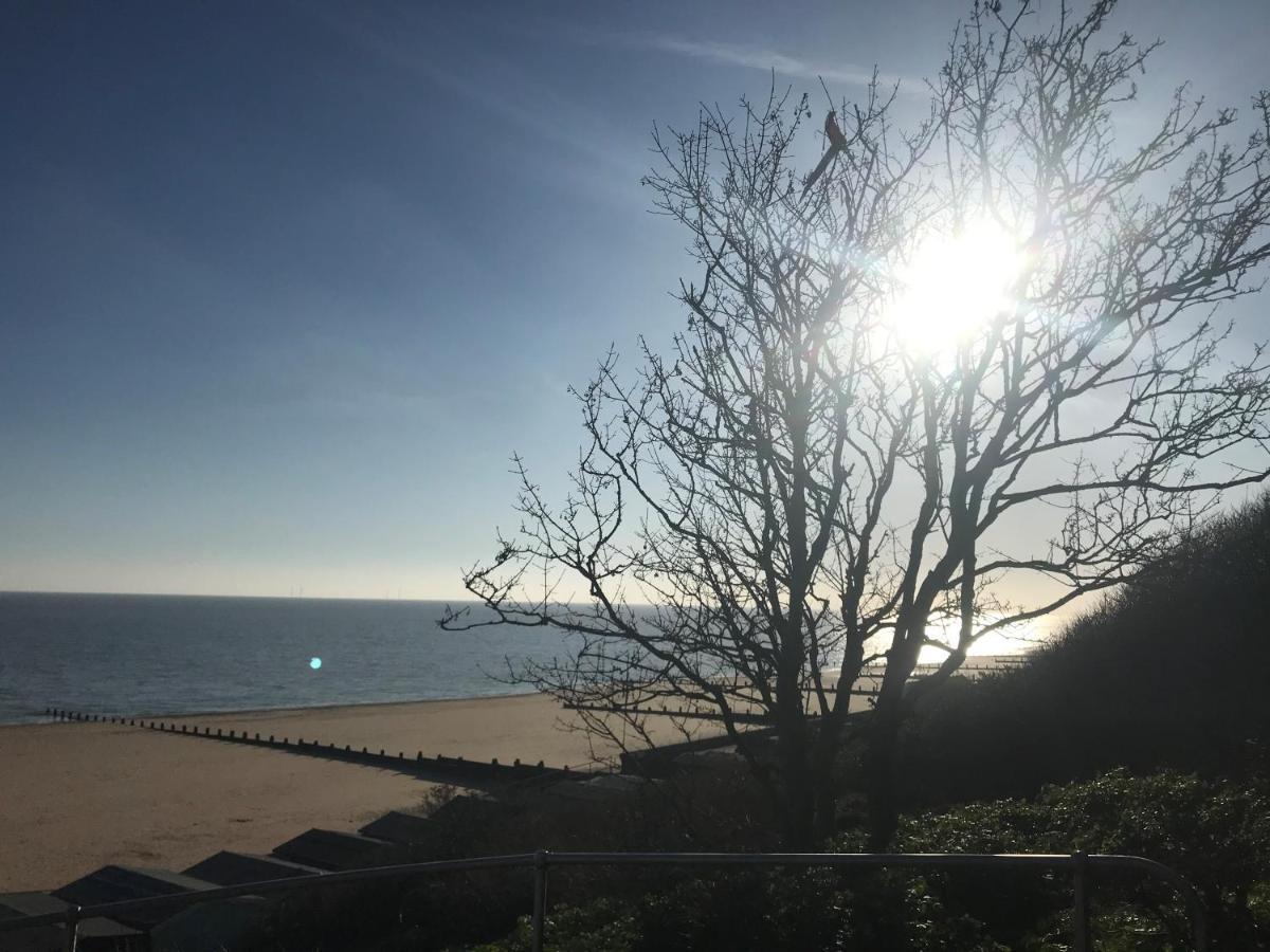 Frinton Escapes Apartment Exterior photo