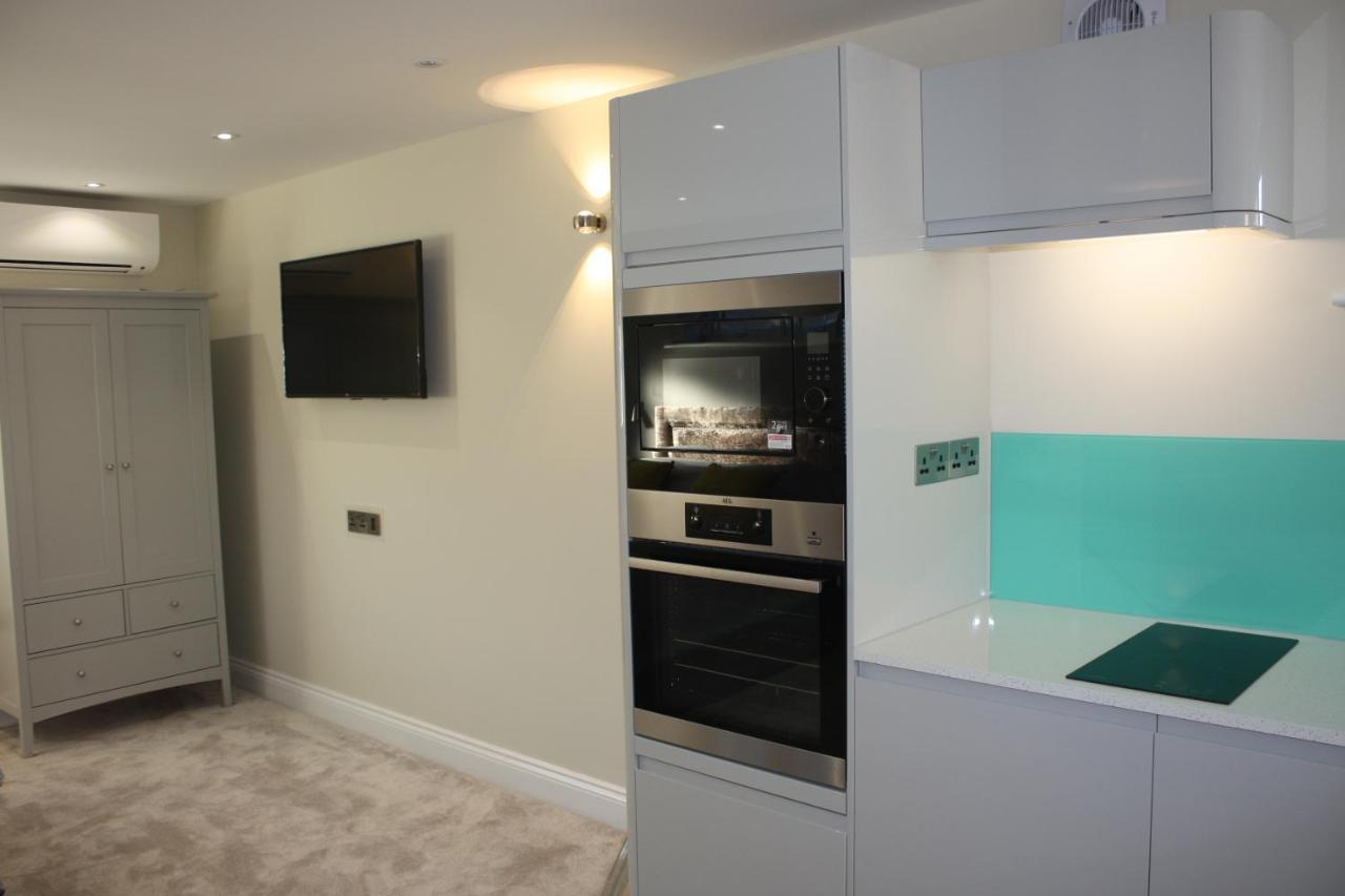 Frinton Escapes Apartment Exterior photo