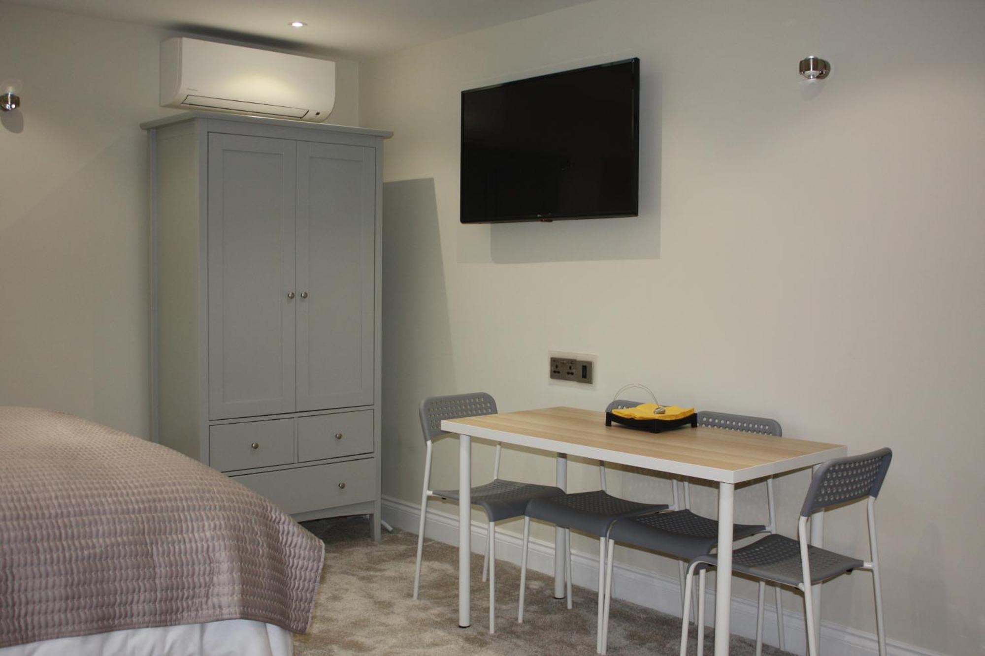 Frinton Escapes Apartment Room photo